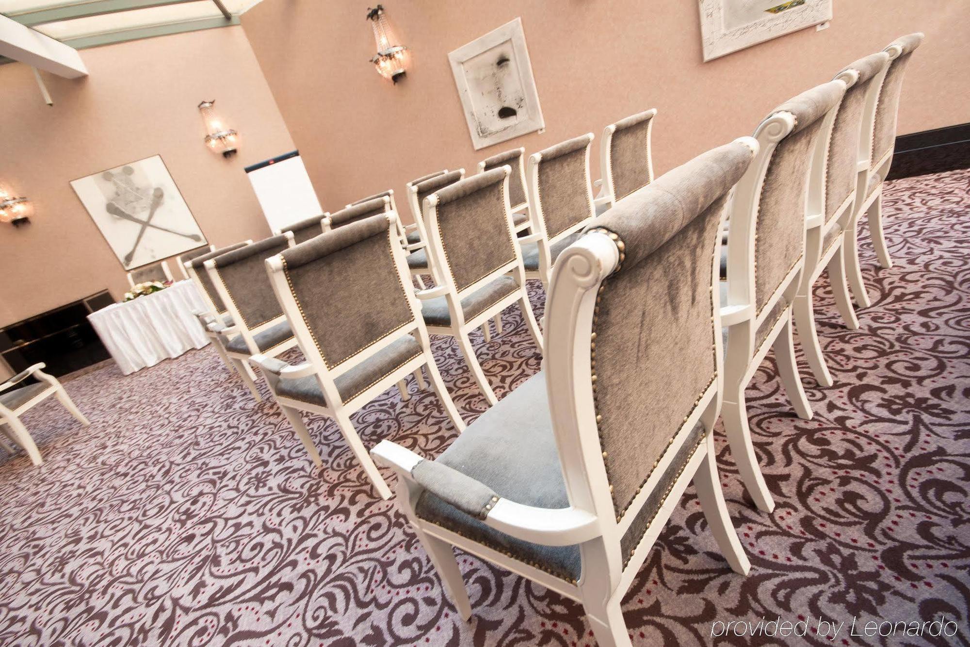 Kings Court Otel 5*